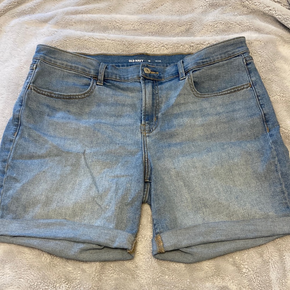 Old Navy Mid-rise Bermuda Shorts Size 12